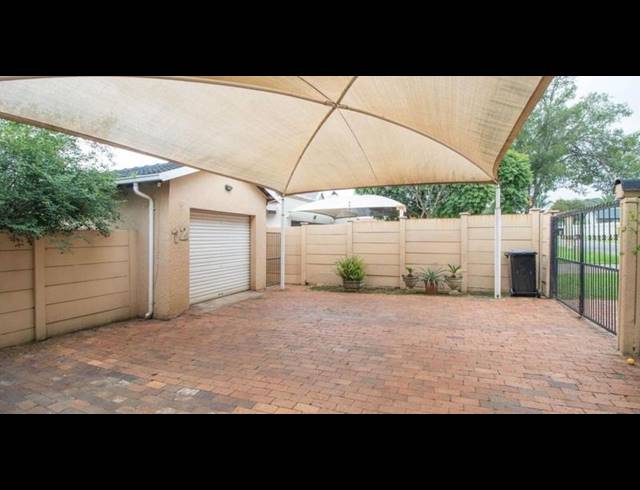 4 BEDROOM HOUSE FOR SALE IN VAN RIEBEECK PARK